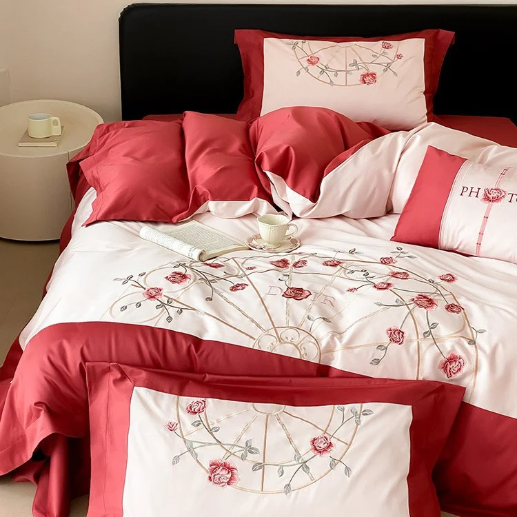 Luxuriöses gesticktes Bettwäsche-Set aus Baumwollsatin mit Rosenmotiv