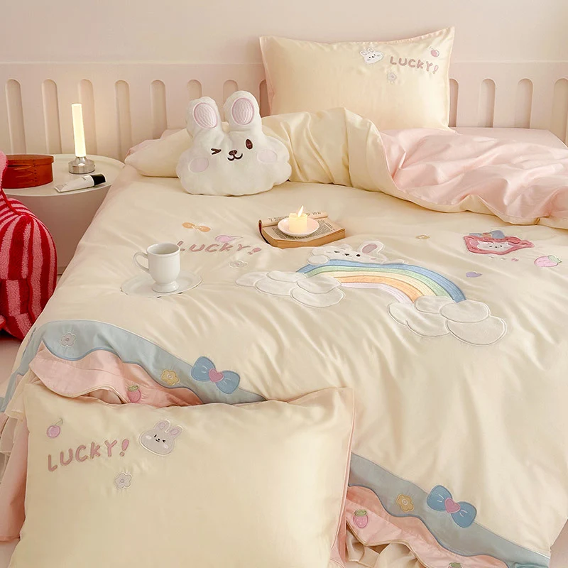 Verspieltes Baumwoll-Bettwäsche-Set mit Applikationen und Rüschen