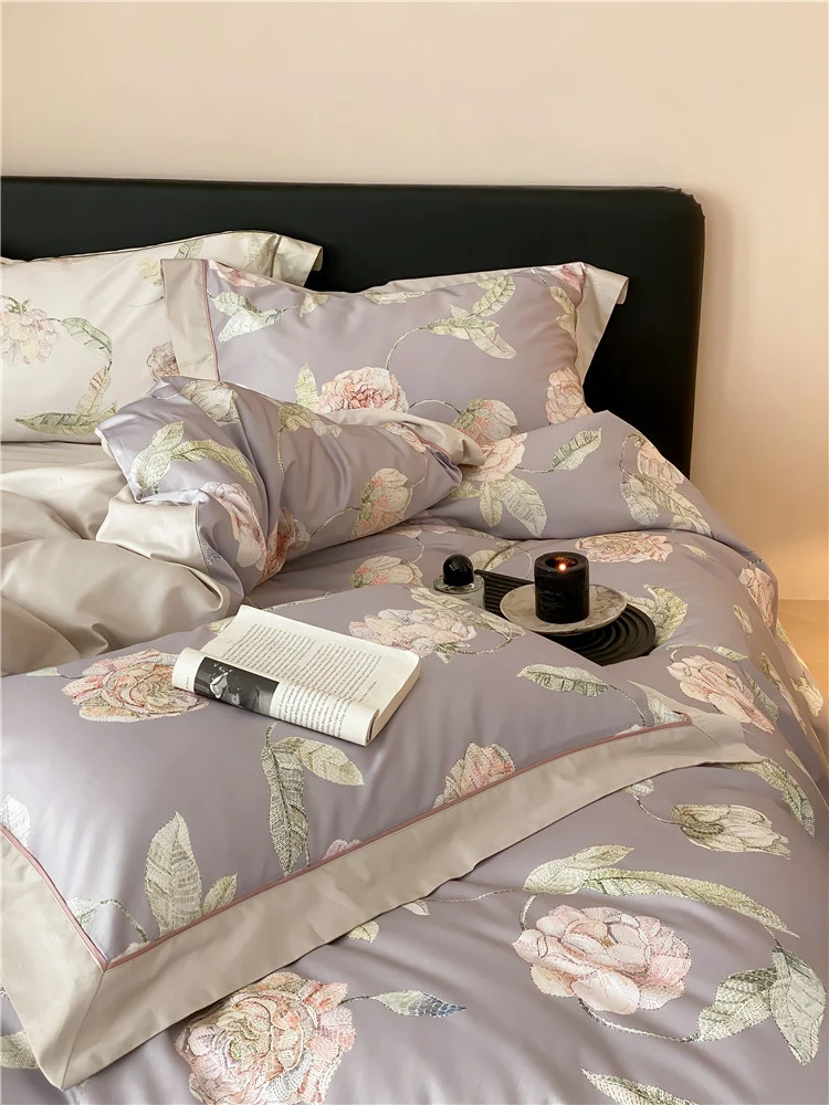 Luxuriöses Baumwollsatin-Bettwäsche-Set mit großflächigem Aquarell-Rosenmotiv und seidiger Haptik