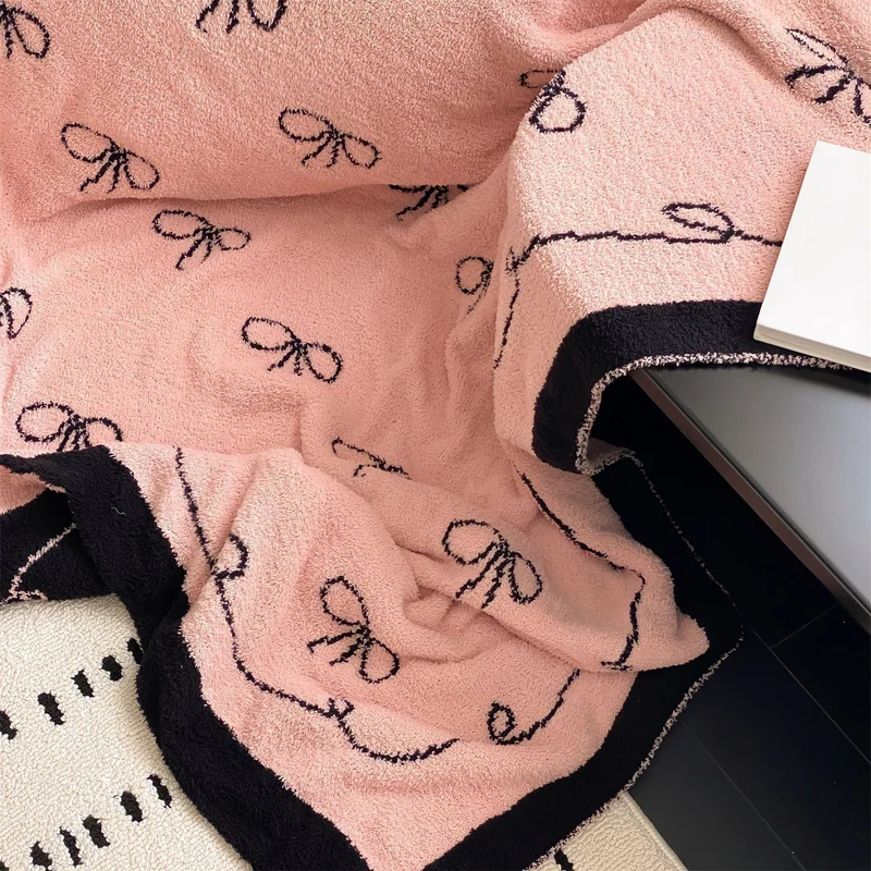 Wendbare Kuscheldecke aus Frottee mit dekorativem Hundemotiv