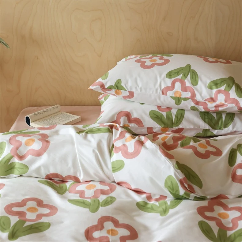Baumwollsatin Bettwäsche-Set mit feinem Karomuster und floralen Motiven