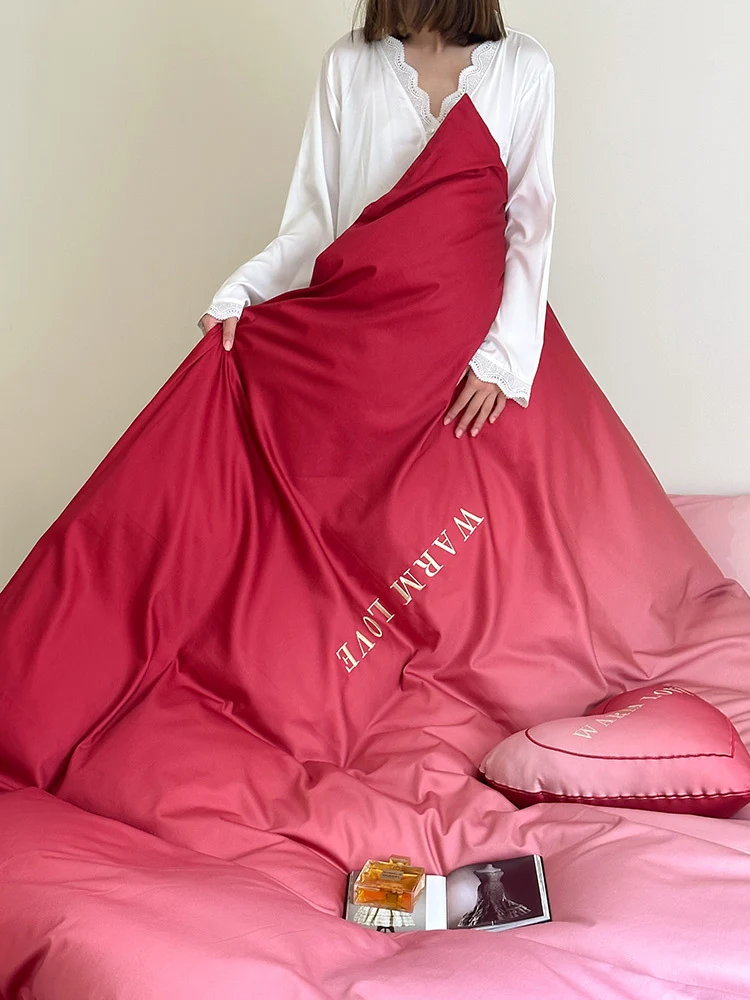 Luxuriöse Satin-Bettwäschegarnitur mit Herz-Kissen und Wendefunktion