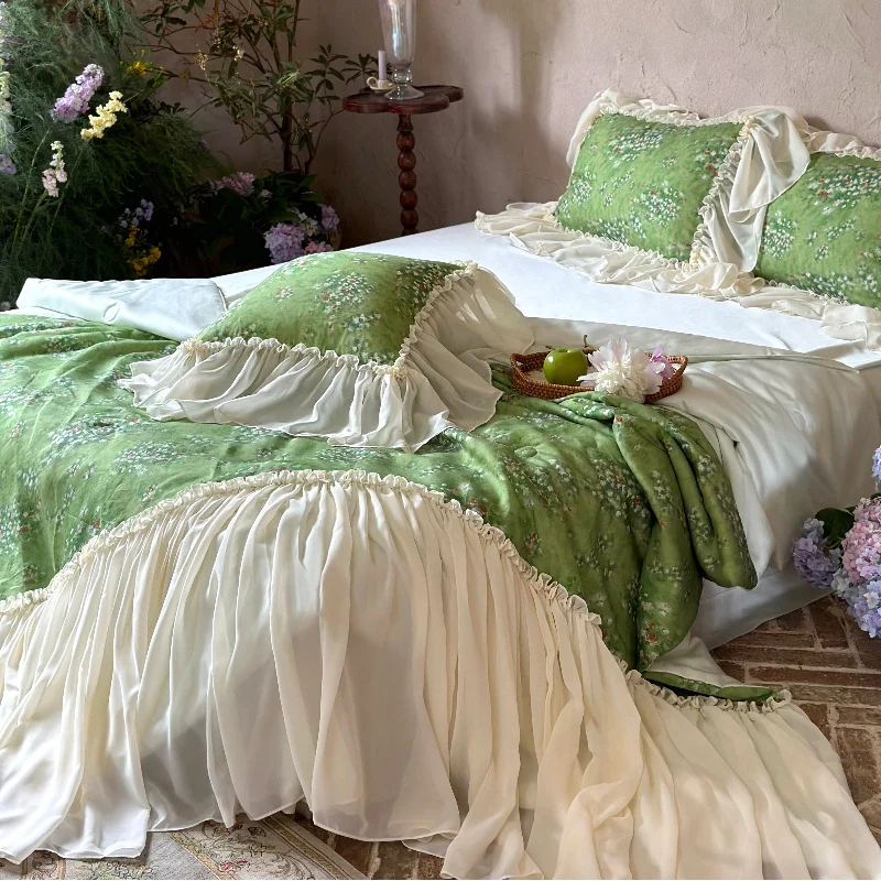Romantisches Landhaus-Bettwäsche-Set mit floralem Druck, Chiffon-Rüschensaum & gerafftem Bettrock