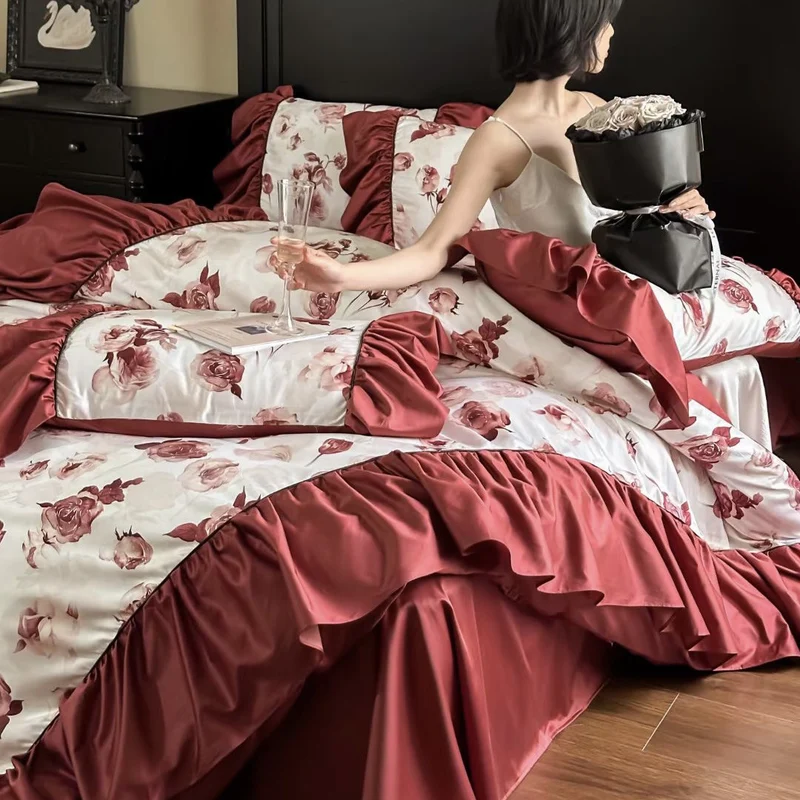 Luxuriöses Blumen-Satin-Bettwäsche-Set mit Volant, Bettrock und Kissenbezügen