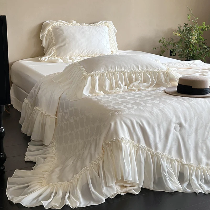 Elegantes Satin-Bettwäscheset mit großzügigem Rüschenvolant und Ton-in-Ton Jacquardmuster