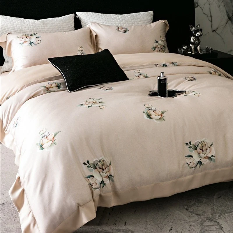 Duvetbezug-Set aus Baumwollsatin mit dezentem Aquarell-Blumenprint und seidig-matter Haptik