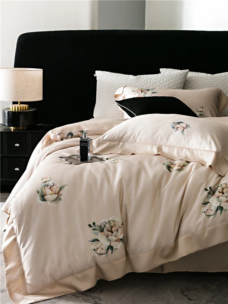 Duvetbezug-Set aus Baumwollsatin mit dezentem Aquarell-Blumenprint und seidig-matter Haptik
