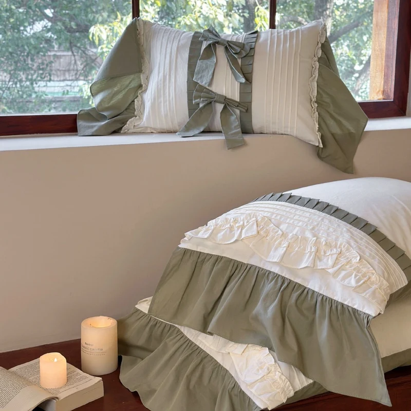 Bettwäsche-Set mit Rüschen und dekorativen Schleifen