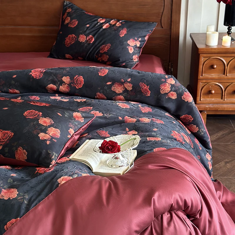 Luxuriöse Satin-Bettwäsche-Garnitur mit Rosenmuster und wendbarem Bezug