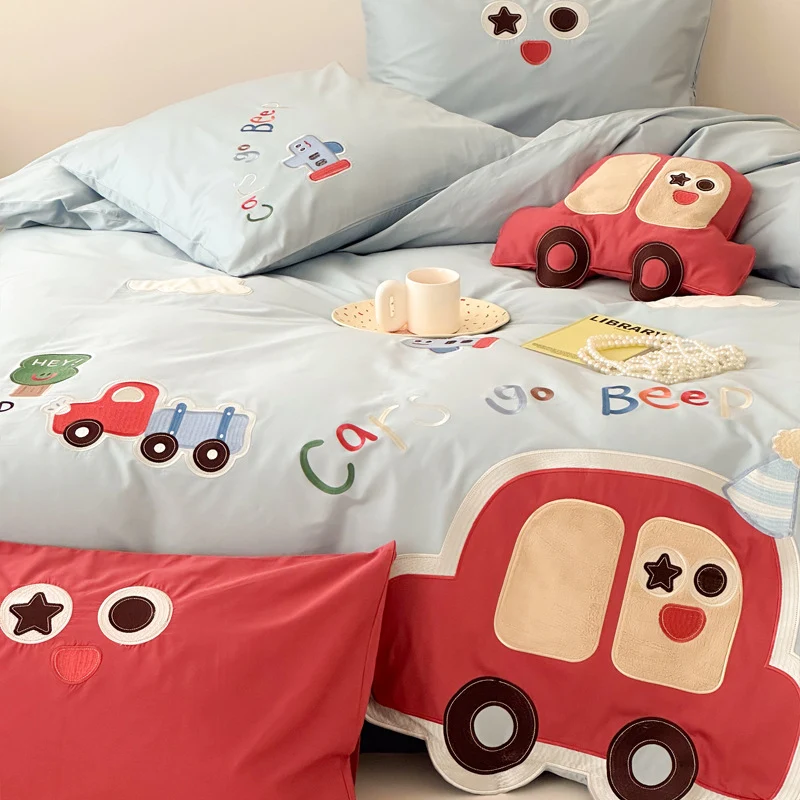 Kinder-Bettbezug-Set mit 3D-Auto-Applikation und besticktem Motiv aus weichgewebtem Baumwollsatin