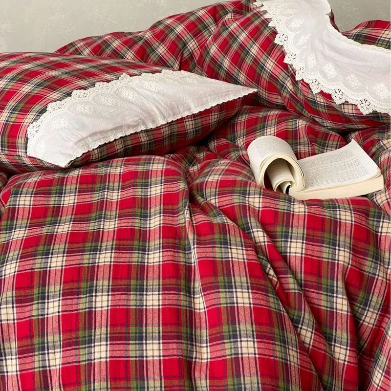 Wendebettwäsche-Garnitur aus Baumwollperkal mit kariertem Vichy-Muster und einfarbiger Rückseite