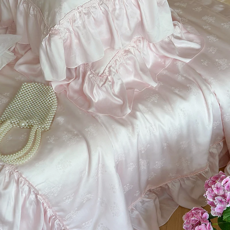 Elegantes Satin-Bettwäsche-Set mit Jacquard-Blumenmuster und Rüschen