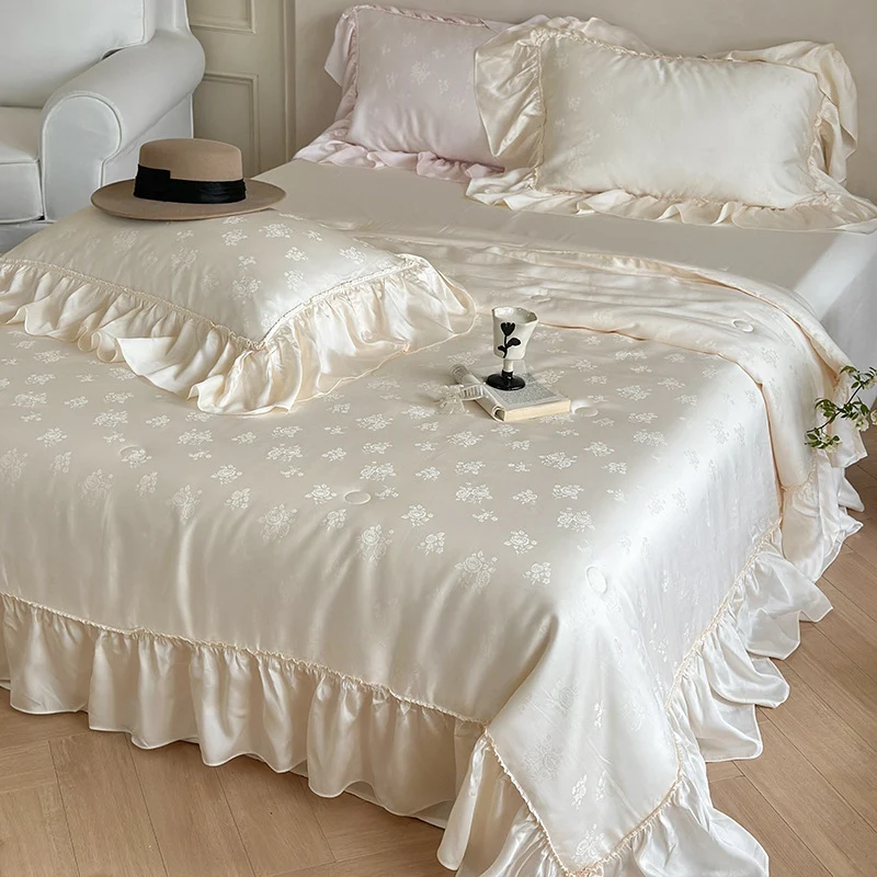 Elegantes Satin-Bettwäsche-Set mit Jacquard-Blumenmuster und Rüschen