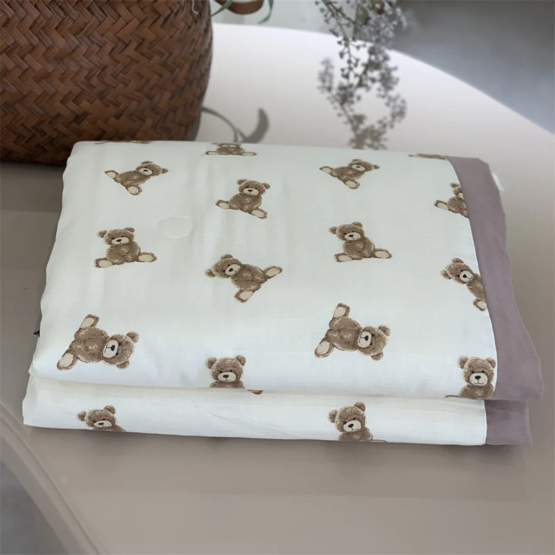 Weiche Mull-Babydecke mit Teddy-Design und doppellagiger Gaze