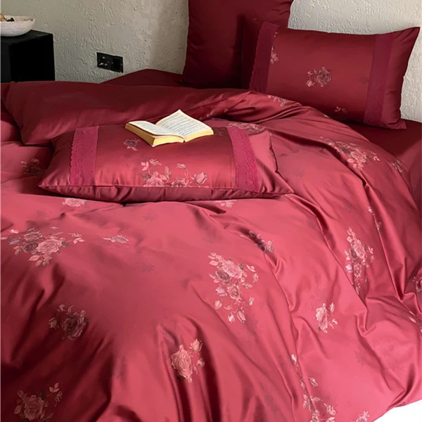 Premium-Satin-Bettwäsche-Garnitur mit dezentem Rosenjacquard und Hotelverschluss