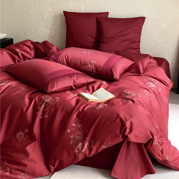 Premium-Satin-Bettwäsche-Garnitur mit dezentem Rosenjacquard und Hotelverschluss