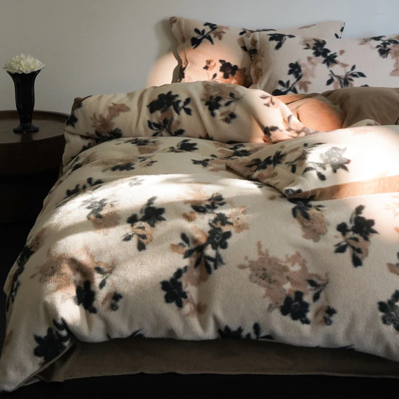 Kuschelige Mikrofaser-Fleece-Bettgarnitur mit floraler Velours-Struktur