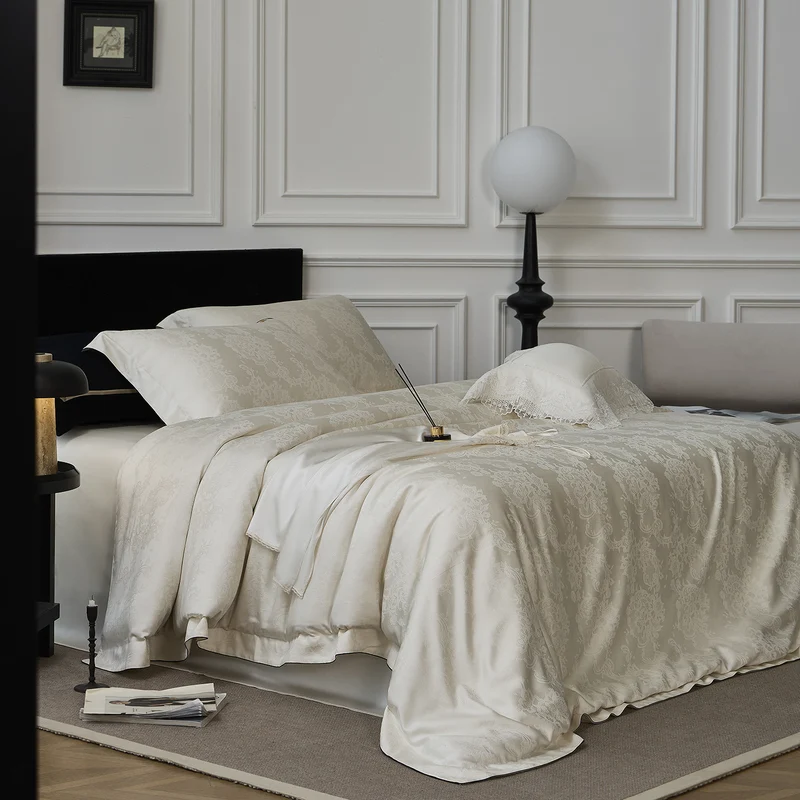 Luxuriöse Satin-Jacquard-Bettwäschegarnitur mit feiner Paspel