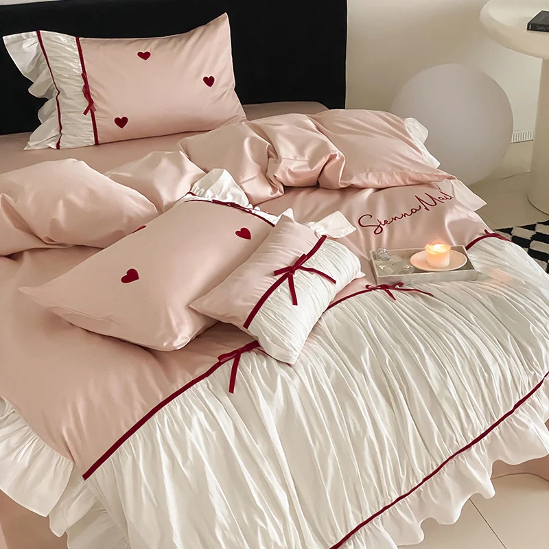 Romantisches Bettwäsche-Set mit Rüschen, Herz-Stickerei und luxuriöser Satinoptik