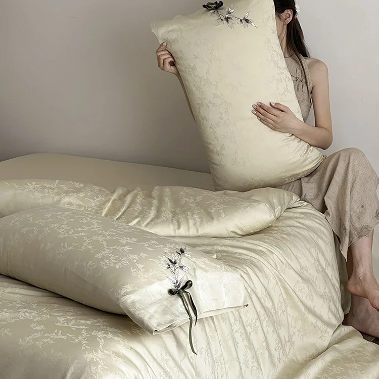 Jacquard-Satin Bettwäschegarnitur mit floraler Applikation und Zierschleife