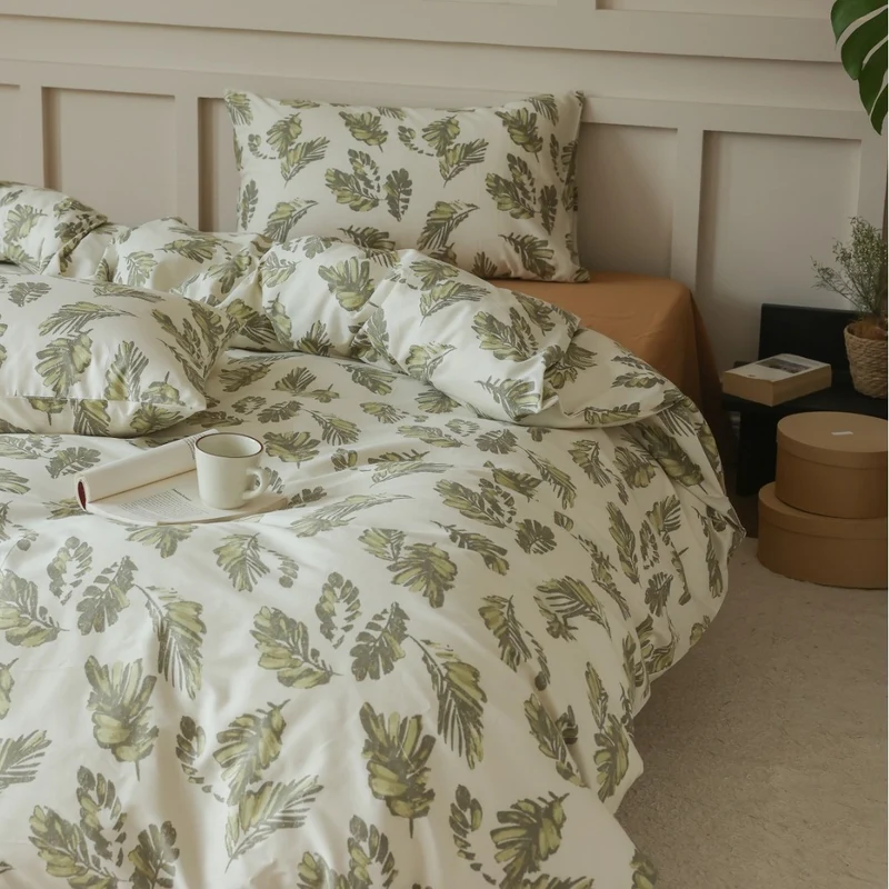 Baumwoll-Perkal Bettwäschegarnitur mit botanischem Skizzenprint und verdecktem Hotelverschluss