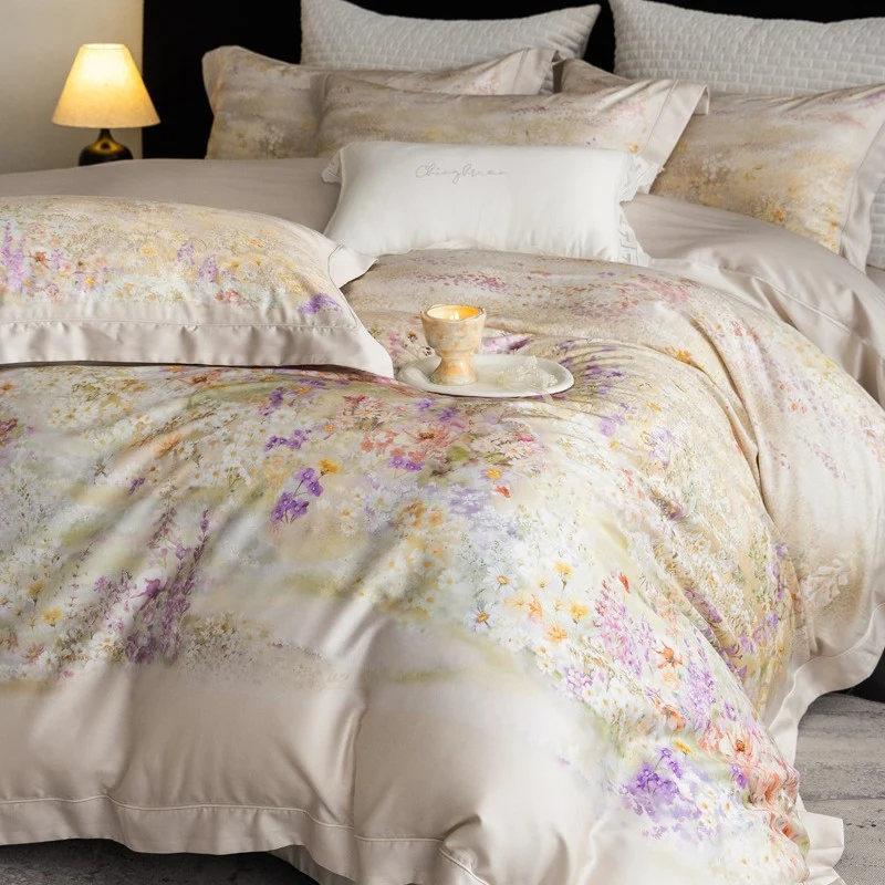 Seidenglänzende Satin-Bettwäschegarnitur mit aquarelliertem Wiesenblumen-Print und verdecktem Reißverschluss