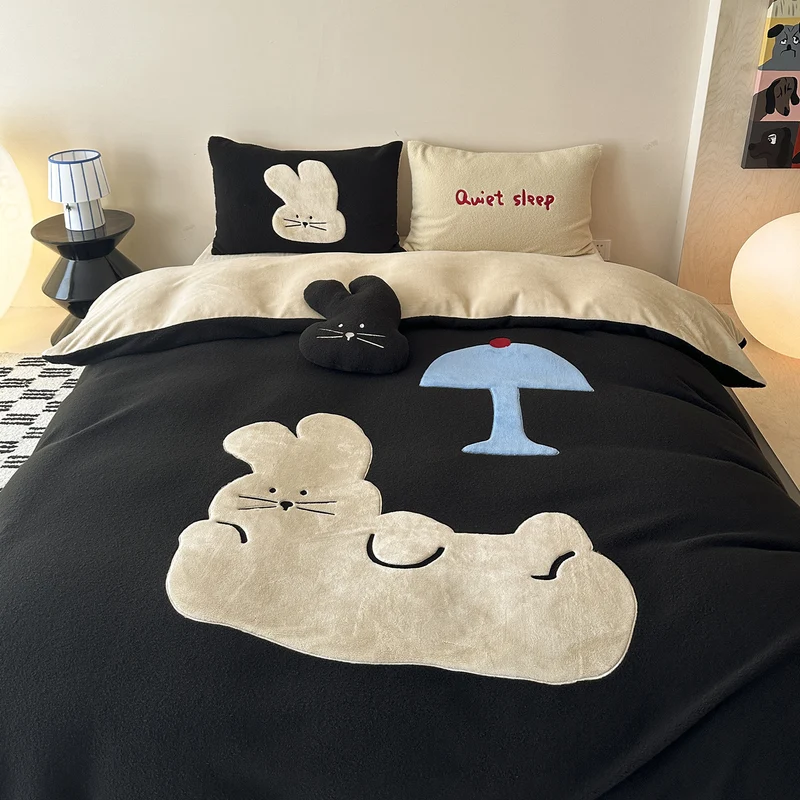 Kuschelige Bettwäschegarnitur mit gestickten Katzenapplikationen und Soft-Fleece-Oberfläche