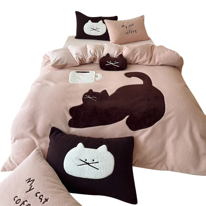 Kuschelige Bettwäschegarnitur mit gestickten Katzenapplikationen und Soft-Fleece-Oberfläche