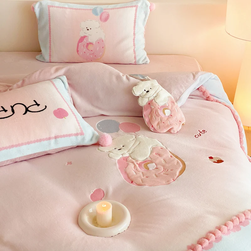 Kinderbettwäsche-Set mit Teddy-Fleece-Decke, Pompon-Saum und niedlichem Welpen-Motiv