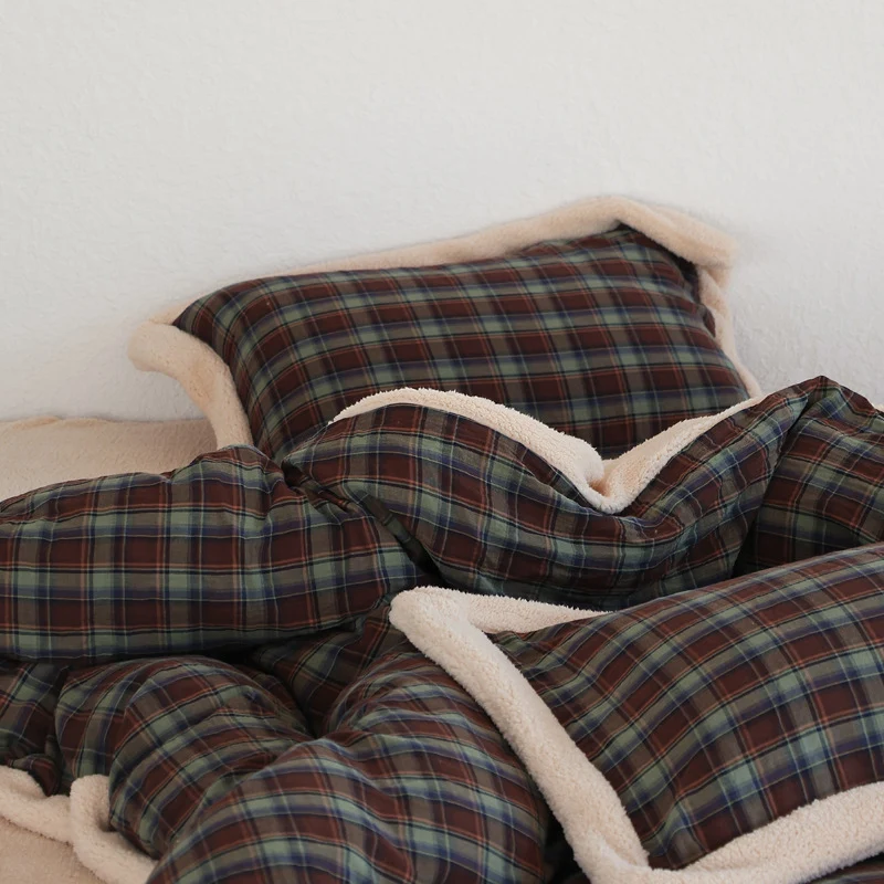 Bettwäsche-Set aus kuscheligem kariertem Flanell mit Teddyfleece-Kante