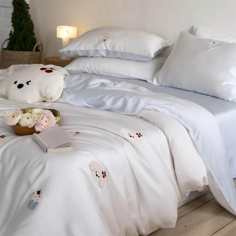 Satin-Bettwäsche-Set mit feinen Ballon- und Tierstickereien