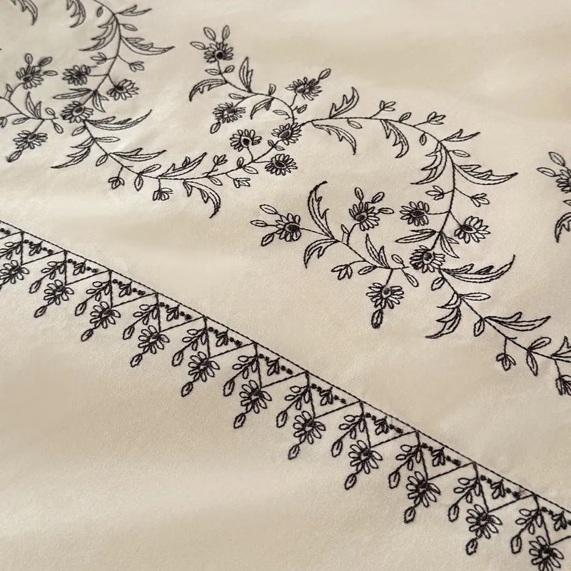 Luxus Bettwäsche-Set mit besticktem Bordürendetail
