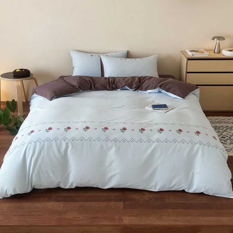 Wendbares Baumwoll-Perkal Duvetbezug-Set mit zarter Rosen-Stickerei