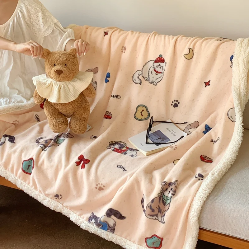 Wendbare Flauschdecke mit Cartoon-Katzenmotiv und Teddyfutter