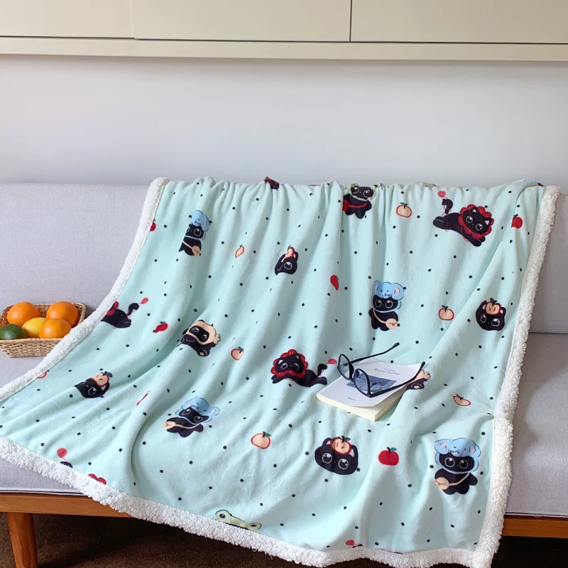 Wendbare Flauschdecke mit Cartoon-Katzenmotiv und Teddyfutter