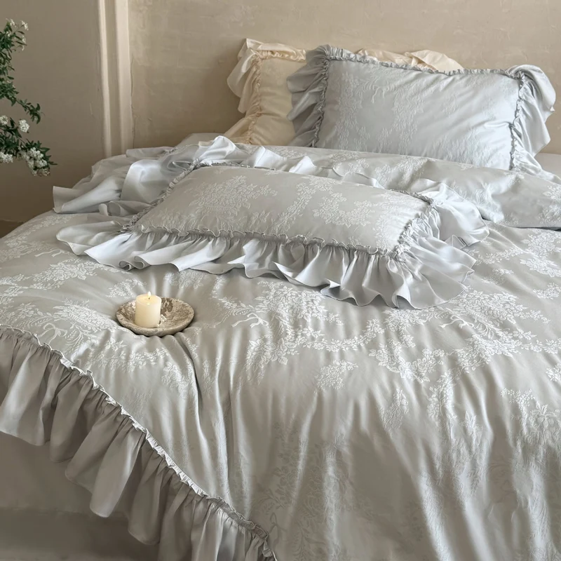 Luxuriöses Bettwäscheset mit Rüschen und Jacquardmuster