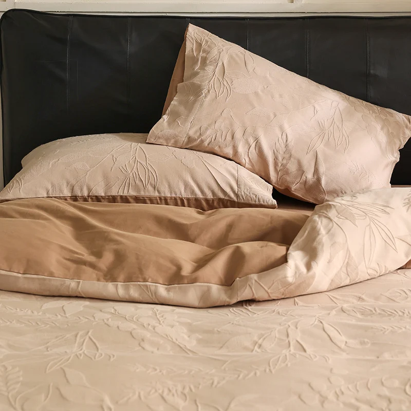 Elegantes wendbares Bettwäsche-Set aus Baumwoll-Satin mit geprägtem Blumen-Jacquard