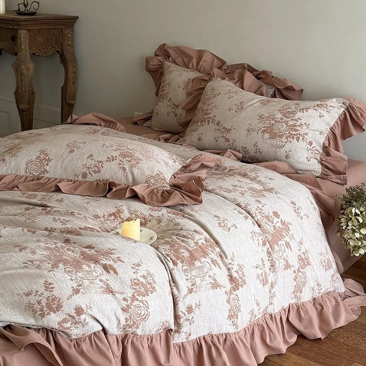 Romantisches Duvetbezug-Set mit Jacquard-Blütenmuster und Volantkanten