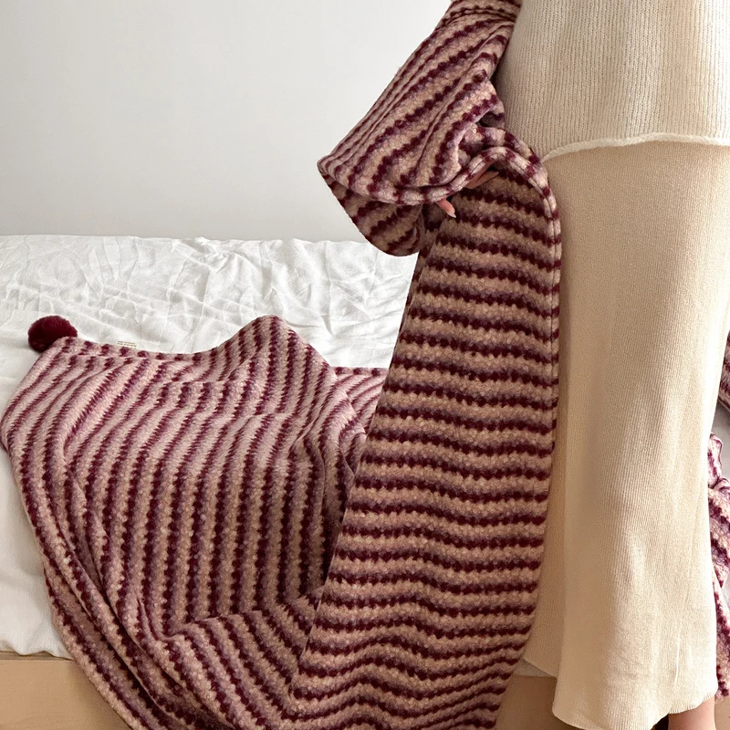 Oversized Gestreifter Mohairmix Schal mit Bommel