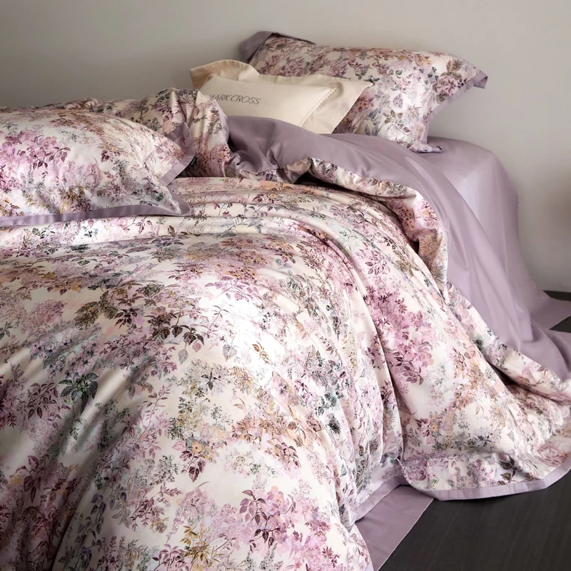 Luxuriöses Satin-Bettwäsche-Set mit floralem und Beerenmotiv
