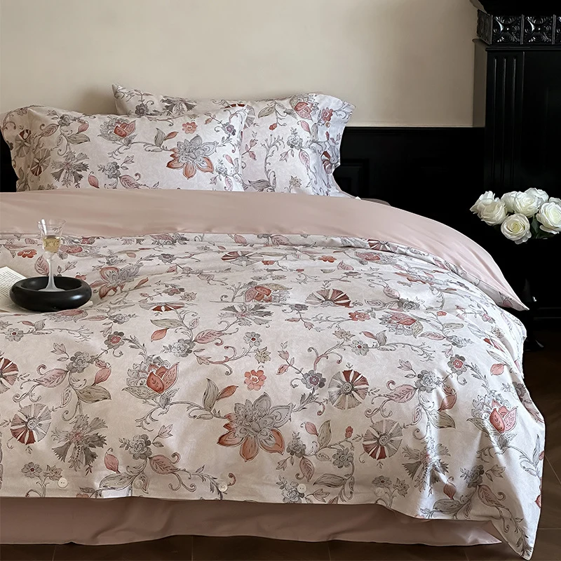 Luxuriöses Satin-Bettwäscheset mit zarten Rosenmotiven und Knopfleiste