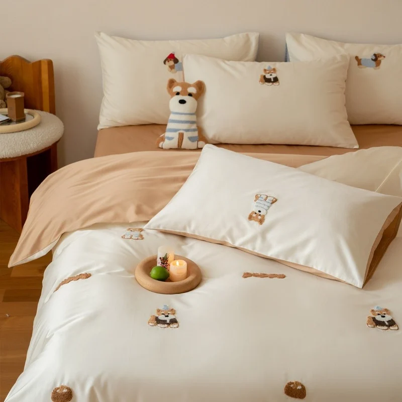 Kinder-Bettwäsche-Garnitur mit bestickten Dackel-Motiven aus weichem Baumwollsatin und Wendefunktion