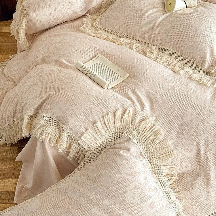 Hochwertige Jacquard-Bettwäschegarnitur mit dekorativem Fransenbesatz aus Baumwollsatin