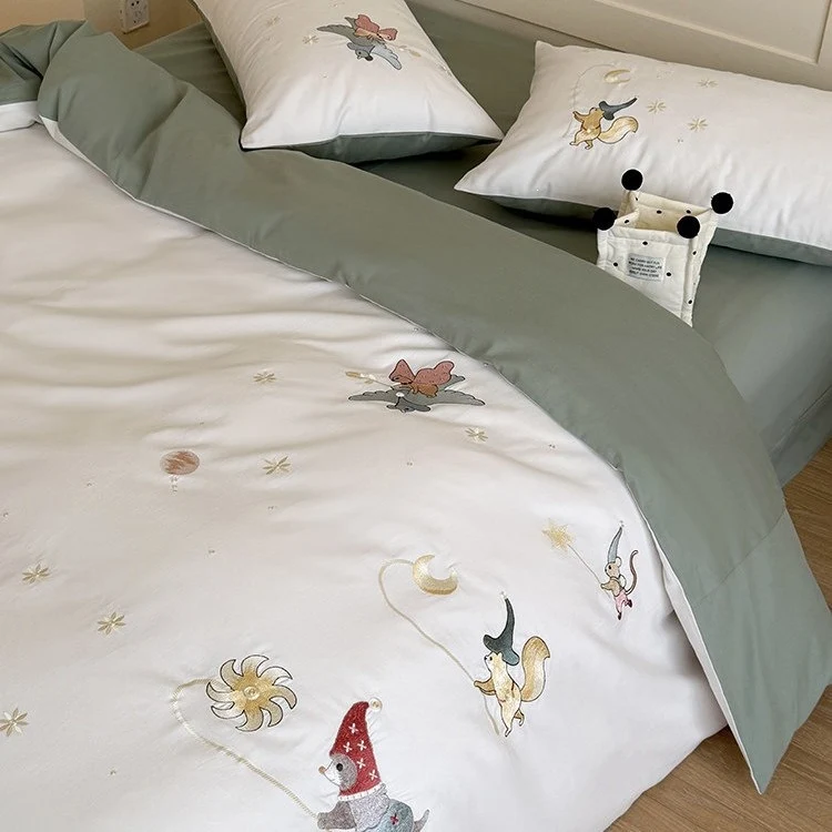 Kinder-Bettwäsche-Set mit bestickten Märchenwald-Motiven und Wendeoption