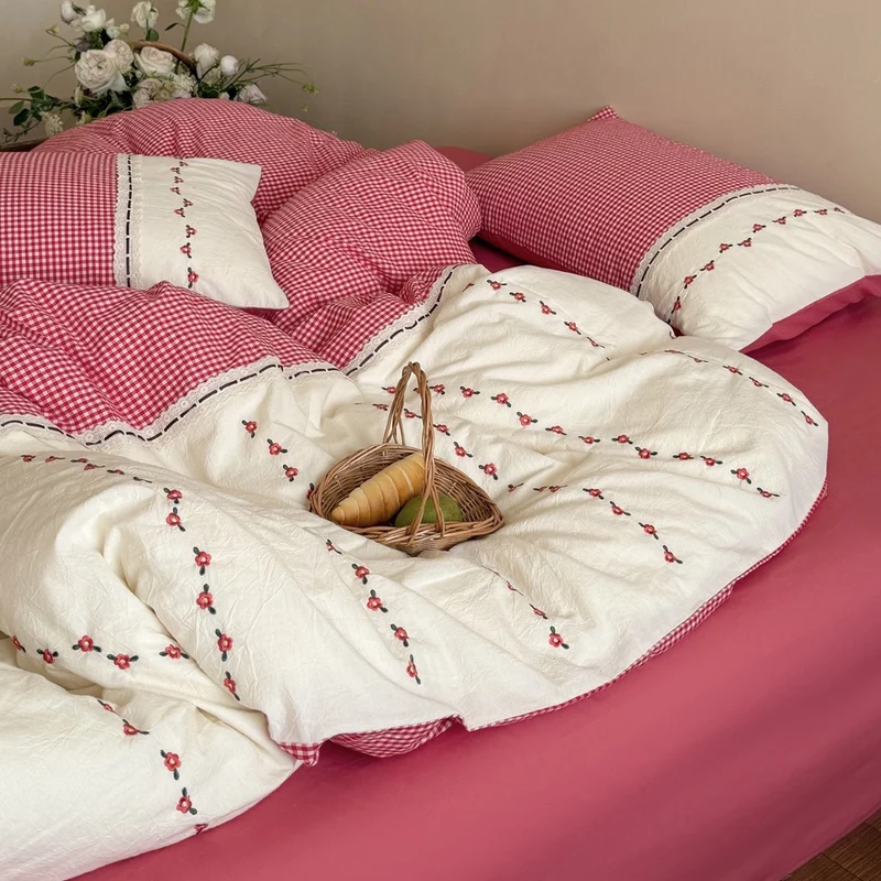 Bettwäsche-Set aus Baumwoll-Musselin mit Vichy-Karo und bestickter Bordüre
