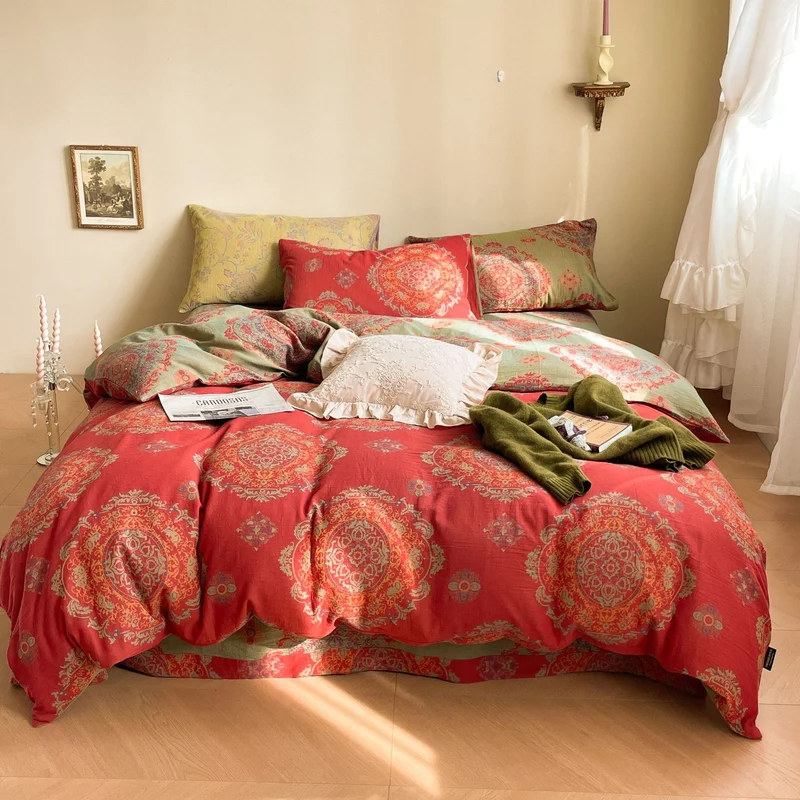 Wendbares Bettwäsche-Garnitur-Set aus Baumwoll-Leinen mit zartem Blumenprint und gesteppter Decke