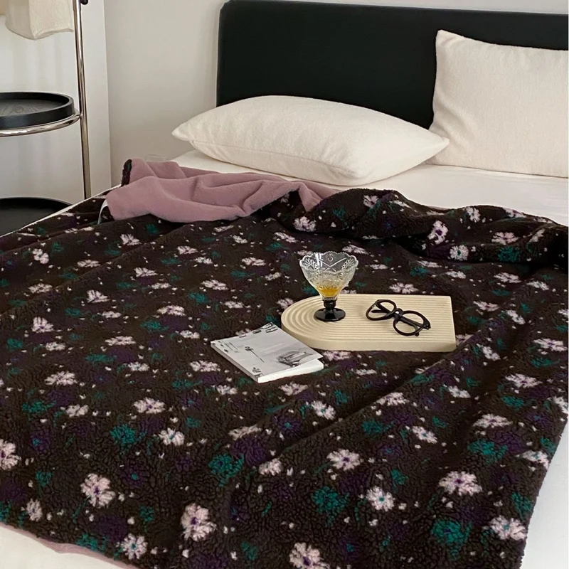 Extraweiche Sherpa-Tagesdecke im Karomuster mit hohem Flor