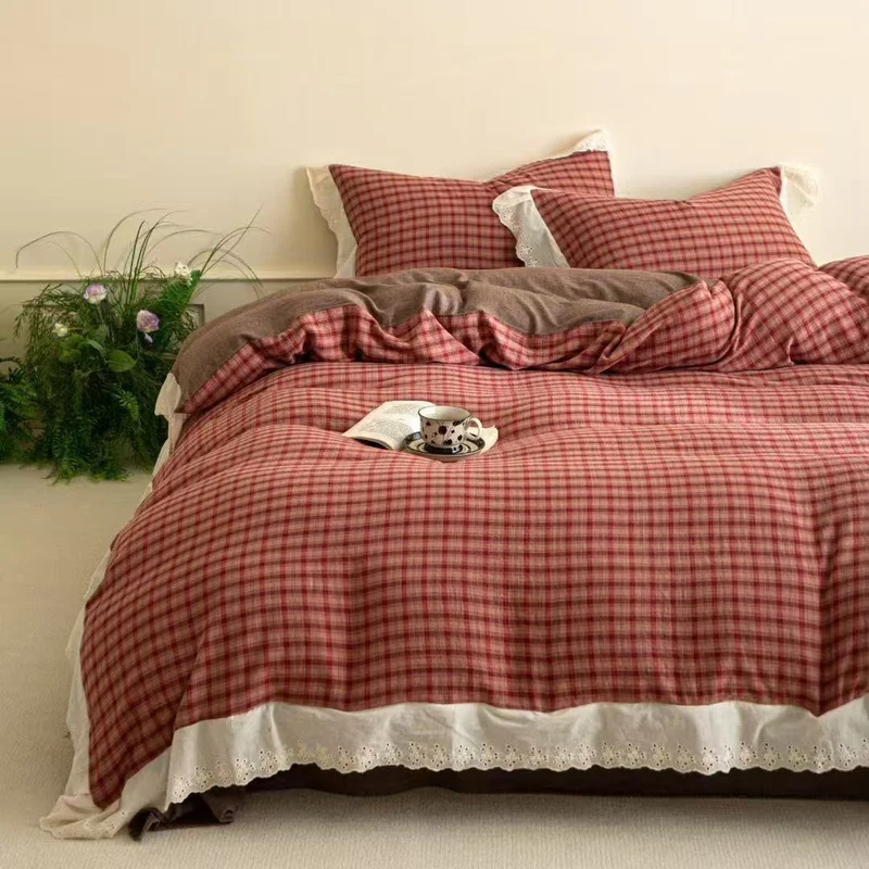 Bettwäsche-Set aus Flanell mit Karomuster, Wendebettbezug und Spitzenrand