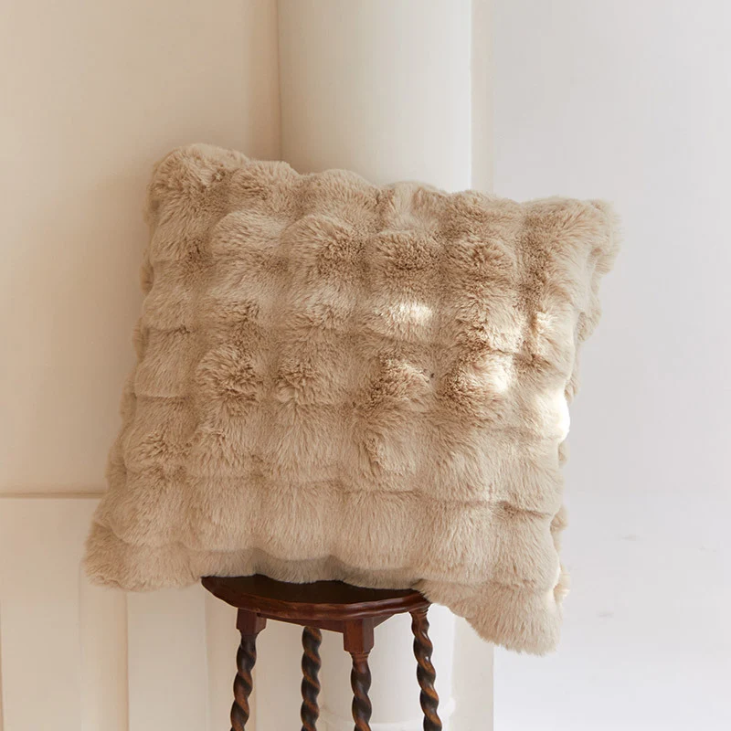 Kuschelige Kunstpelz-Wohndecke mit Wellenstruktur und extra weicher Haptik