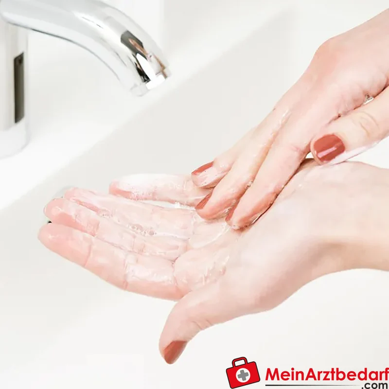 CeraVe Feuchtigkeitsspendende Reinigungslotion mit Hyaluronsäure und 3 Ceramiden nicht-schaumend Gesicht & Körper 236 ml